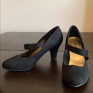American Eagle Size 8 Black Mary Jane short heels